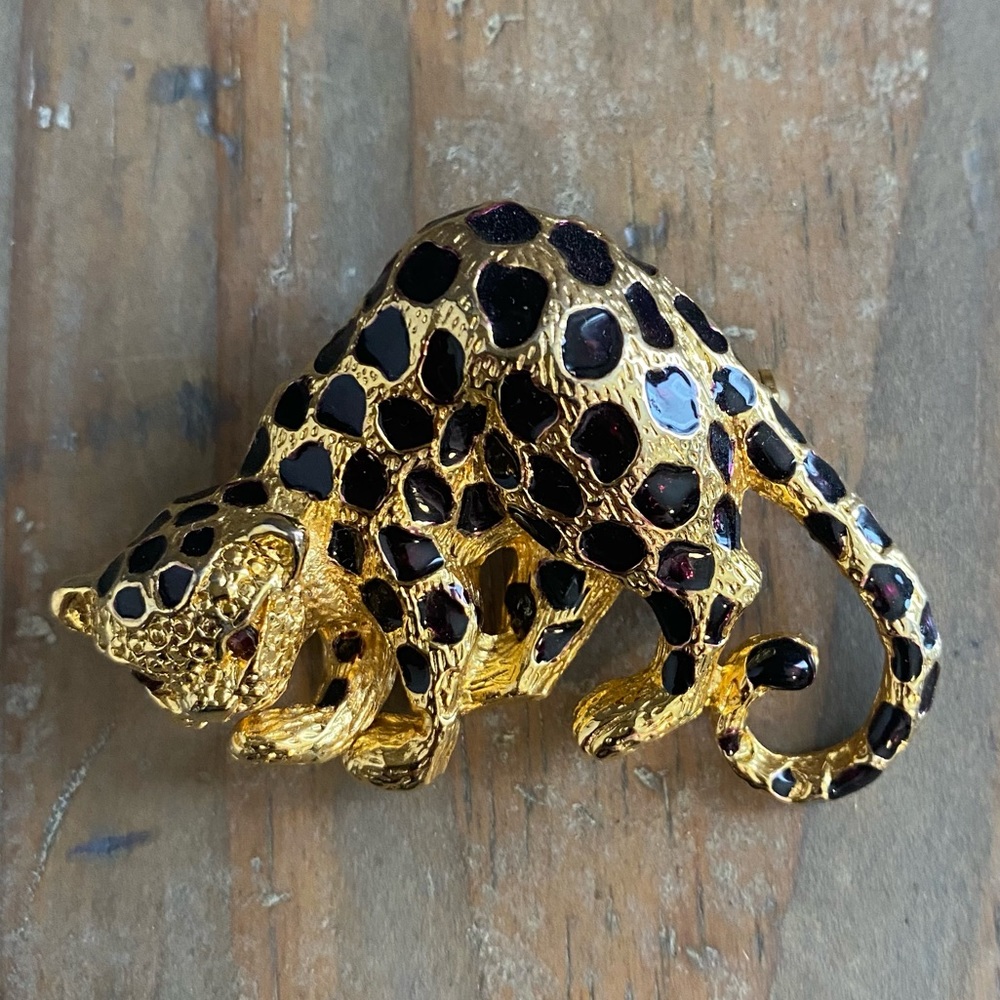 Gold and black lacquer cheetah pin